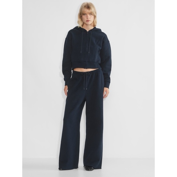 NWT Aritzia Sweatfleece Mega Flutter Sweatpant Cozy Wide Leg in Navy Admiral - Picture 2 of 7
